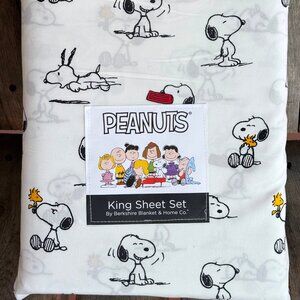 PEANUTS SNOOPY King Size Sheet Set | Snoopy Woodstock Active Moods